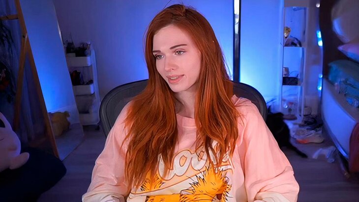 ������� Amouranth ����������, ��� ����������� ������������ ���������