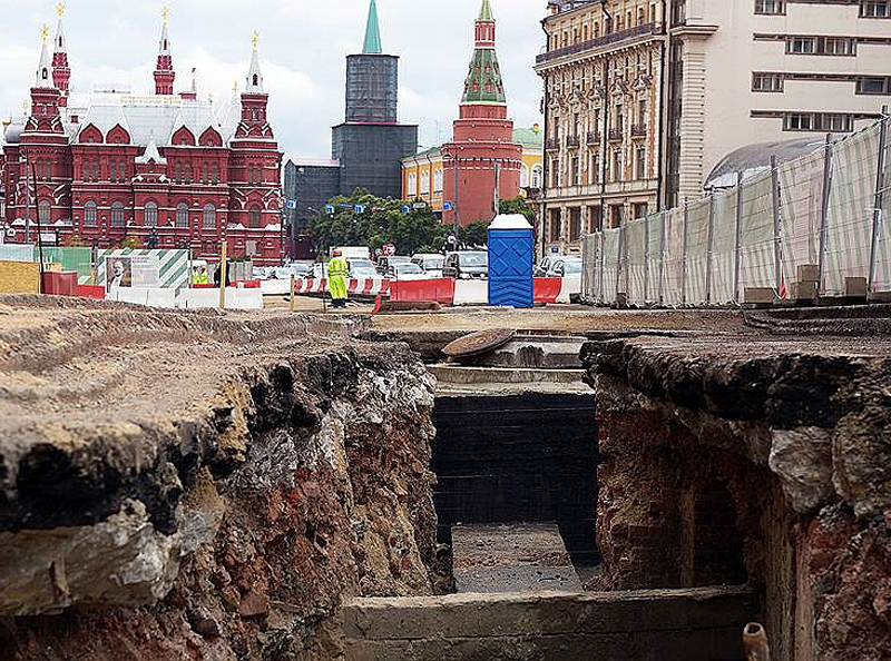 Закопанные здания в москве