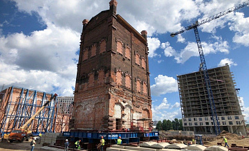 В СВАО передвинули водонапорную башню XIX века