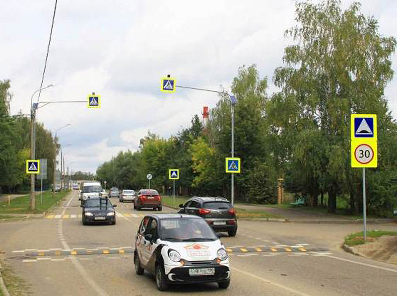 светофор с подсветкой. круговое движение в орехово -зуево ул ленина. автономный светофор т7 на солнечной батарее. повторитель сигнала светофора светодиодный. светофоры над проезжей частью.