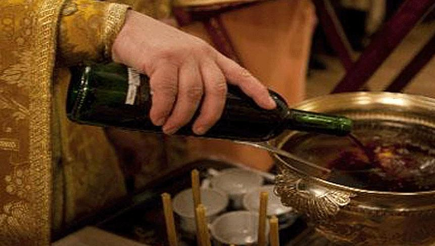 Бездомный похитил 10 бутылок вина из храма