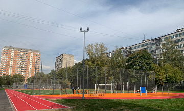 Ещё один школьный стадион благоустроили на Северо-Востоке столицы