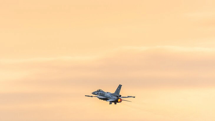       F-16