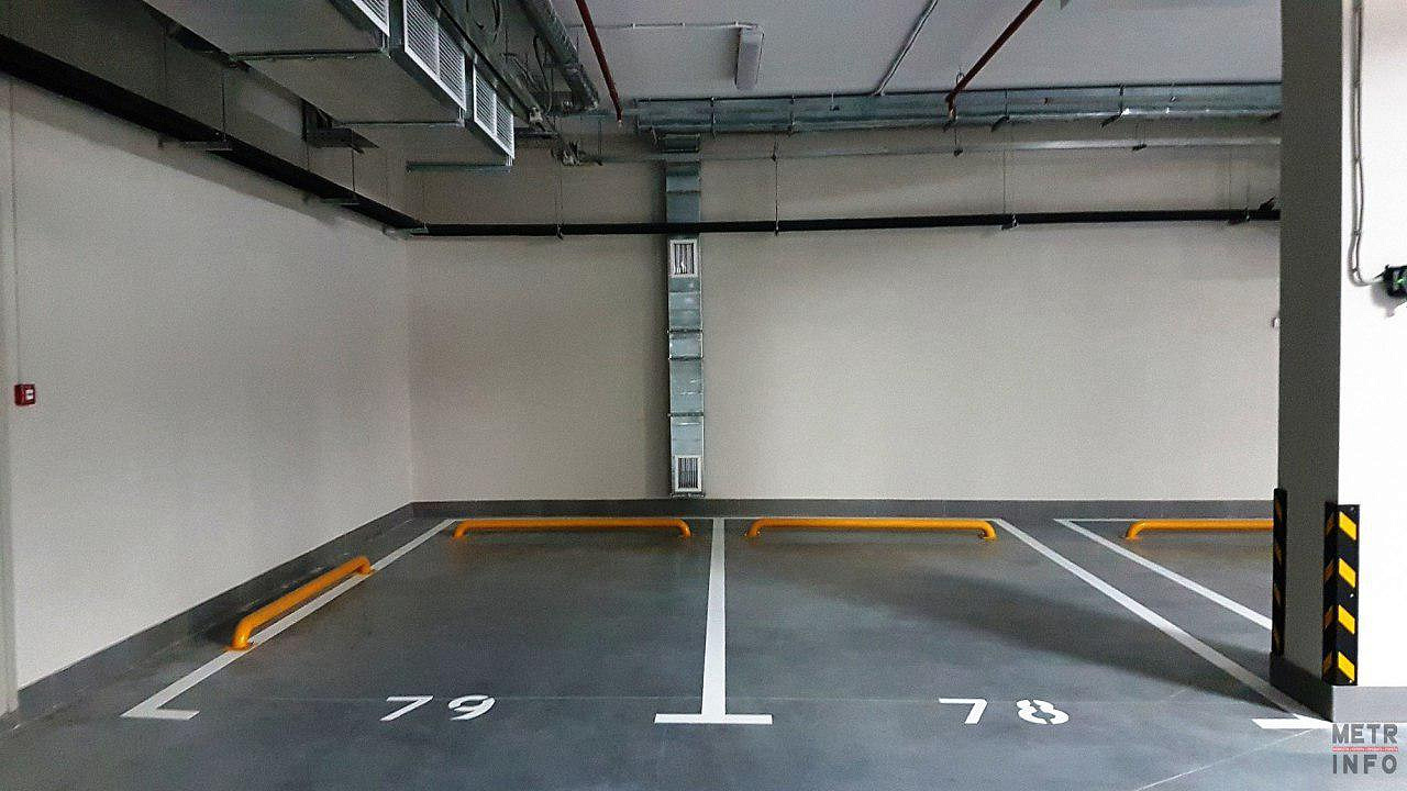 Far parking. Паркинг. Подземная парковка. Разметка паркинга. Парковочное место в паркинге.