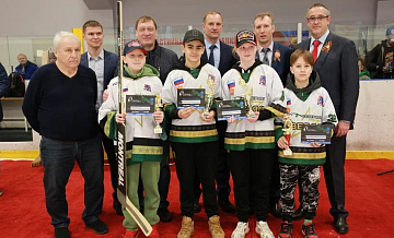 Юных хоккеистов СВАО наградили члены Мосгордумы и префектуры округа