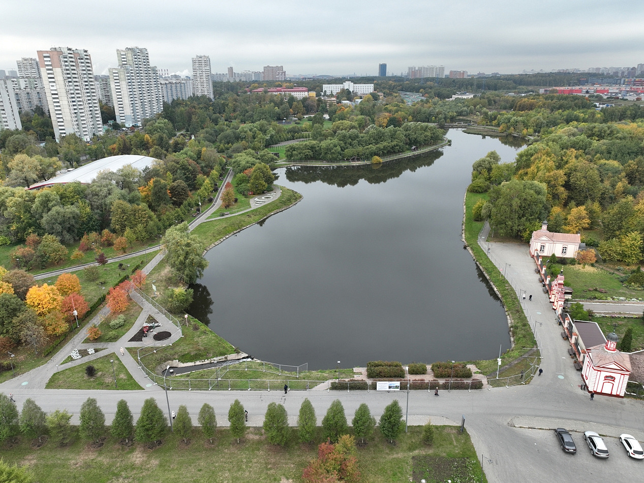 В СВАО наполовину завершены работы по реконструкции Алтуфьевского пруда