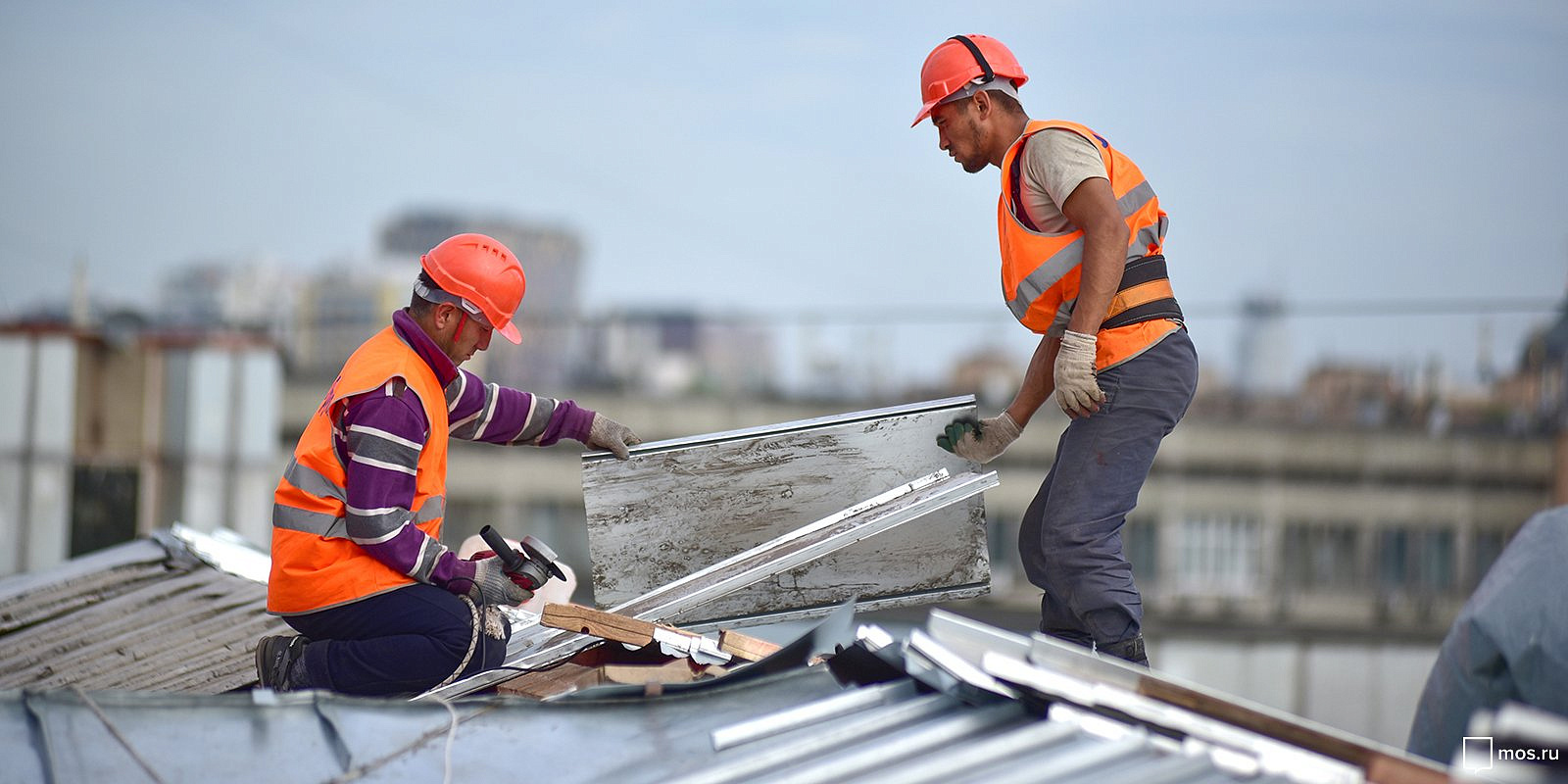 В СВАО отремонтируют крыши 157 домов